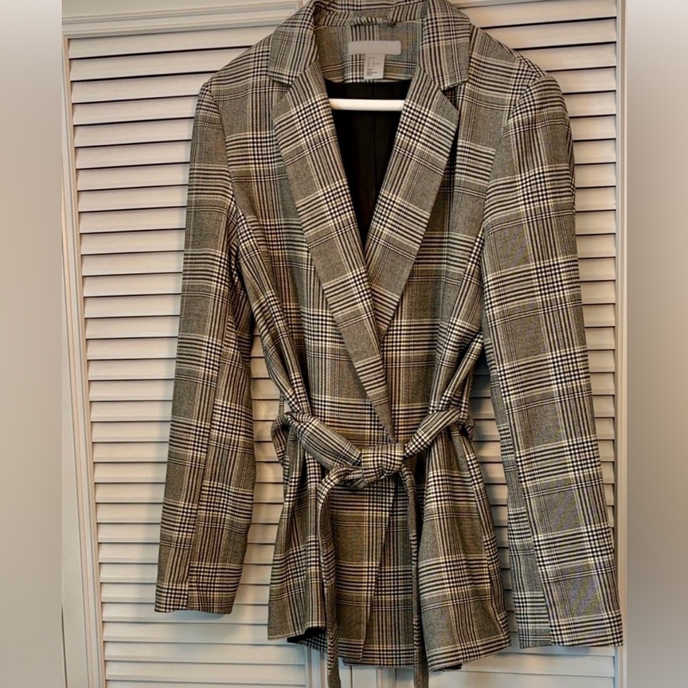 H&M Women’s Belted Black, Gray & White Plaid Blazer Size 8